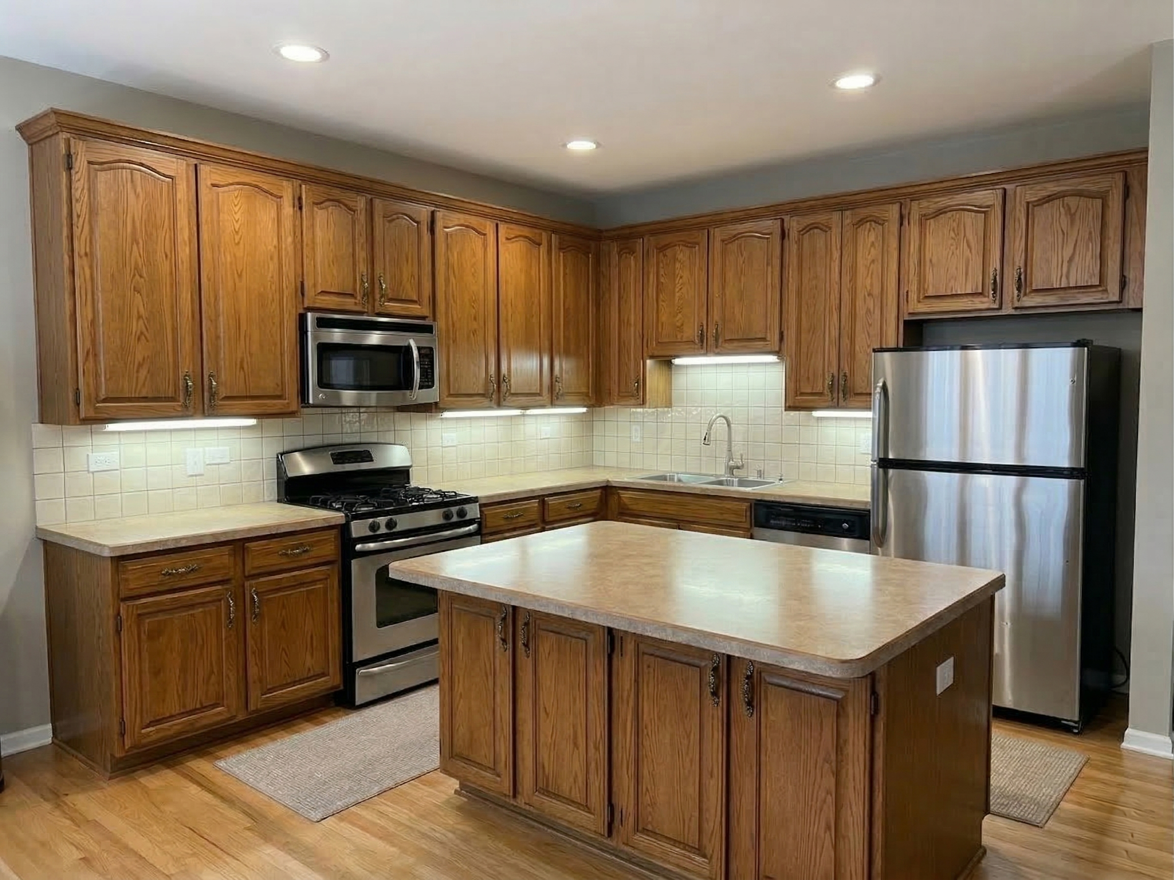 Kitchen before cabinet refacing
